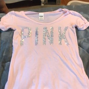 pink tshirt